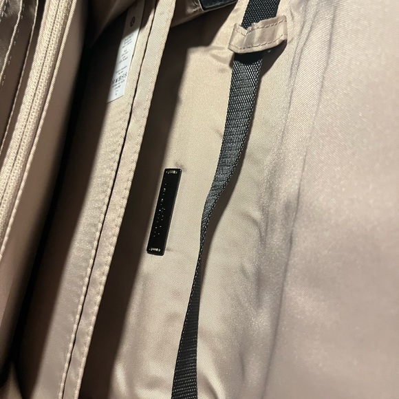 Lululemon wallet clutch crossbody. Black. - Picture 4 of 5